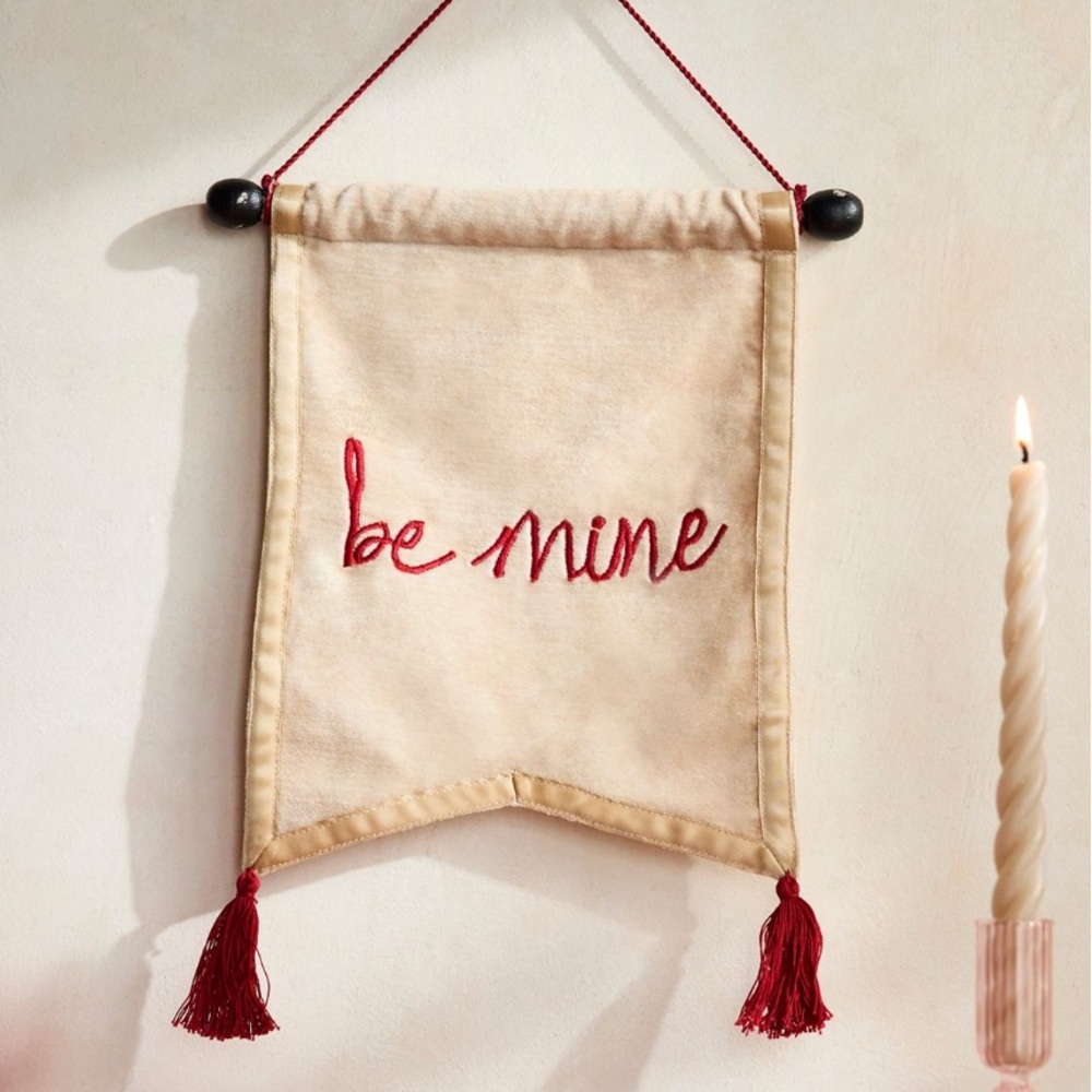 Velvet‎ ‘Be Mine' Wall Hanging